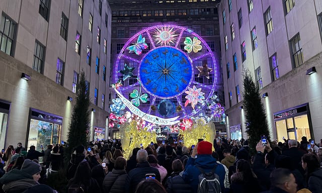 Fifth Avenue Open Holiday Streets